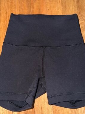 Lululemon Wunder Train 4” Short (Size 2)